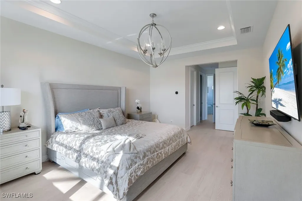 9055 Montserrat Drive Naples FL 34114