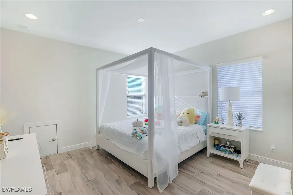 9055 Montserrat Drive Naples FL 34114