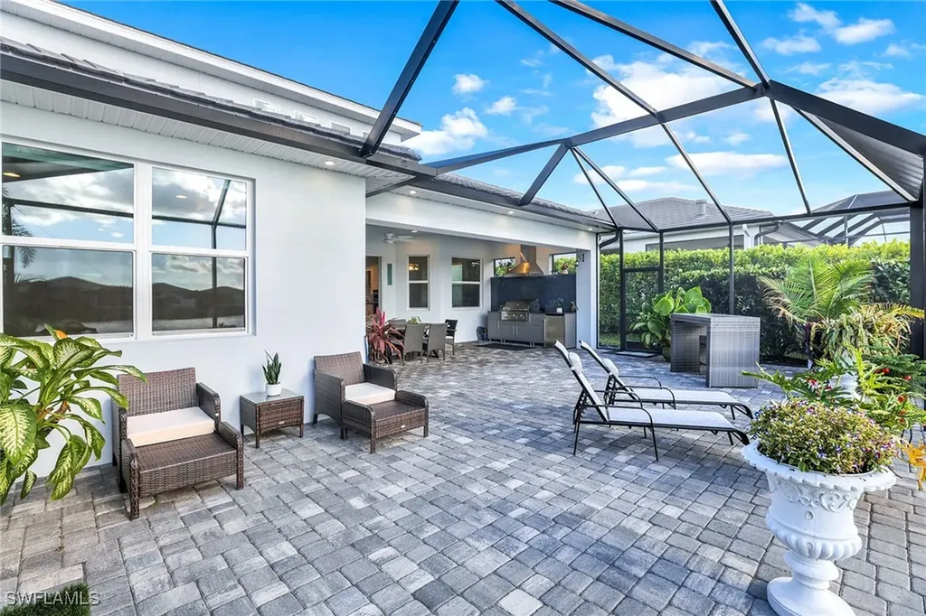 9055 Montserrat Drive Naples FL 34114