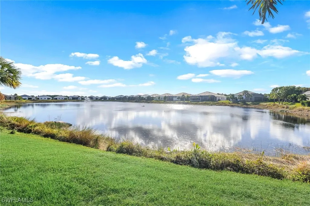 9055 Montserrat Drive Naples FL 34114
