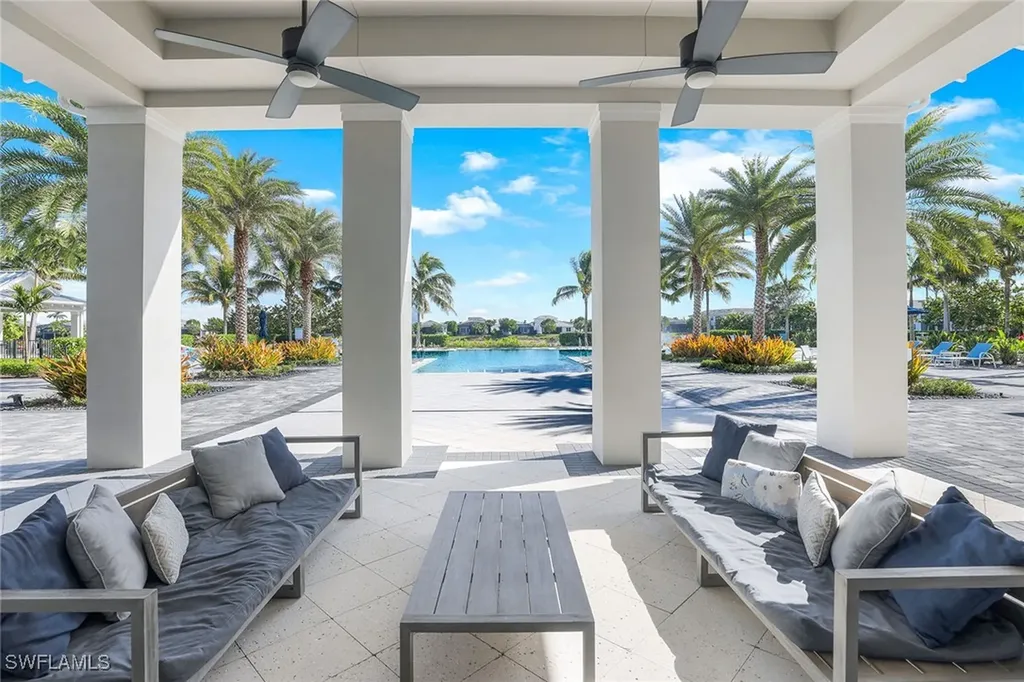 9055 Montserrat Drive Naples FL 34114