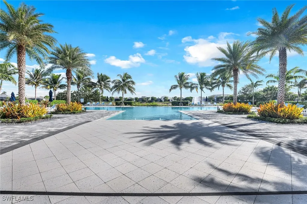 9055 Montserrat Drive Naples FL 34114