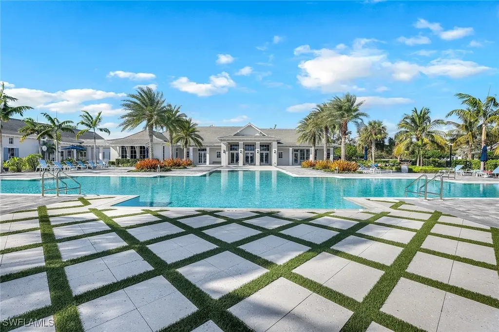 9055 Montserrat Drive Naples FL 34114
