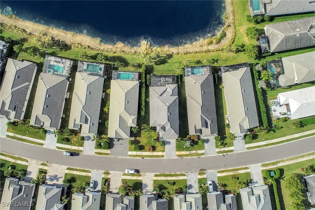 9055 Montserrat Drive Naples FL 34114