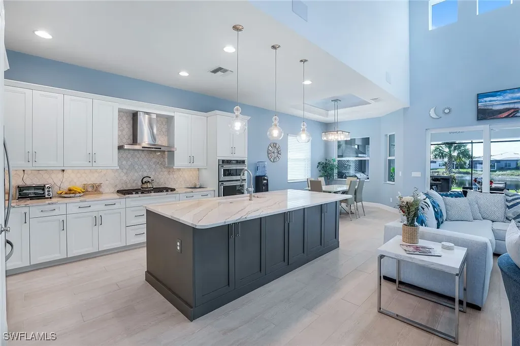 9055 Montserrat Drive Naples FL 34114