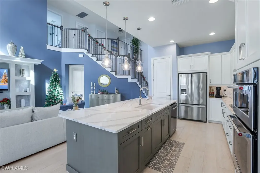 9055 Montserrat Drive Naples FL 34114