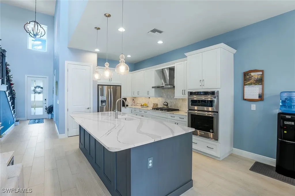 9055 Montserrat Drive Naples FL 34114