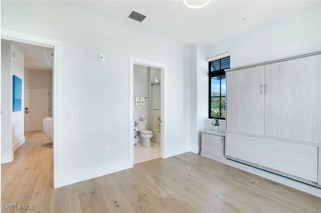 101 8th Street S Naples FL 34102