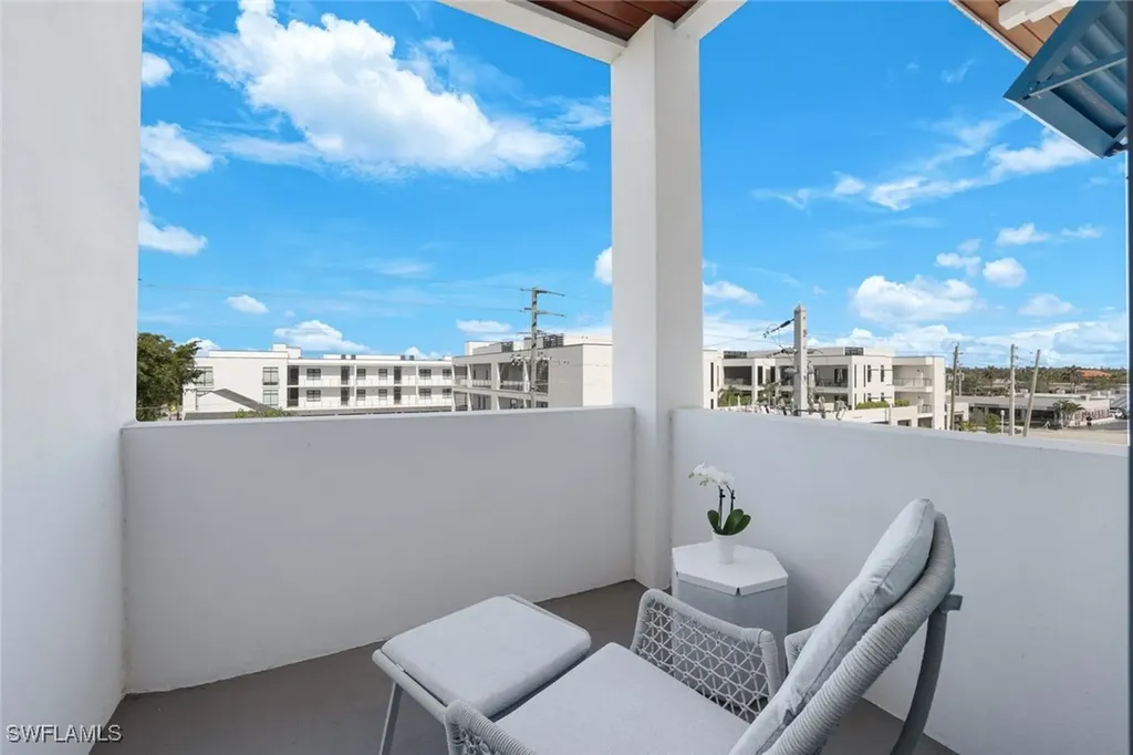 101 8th Street S Naples FL 34102