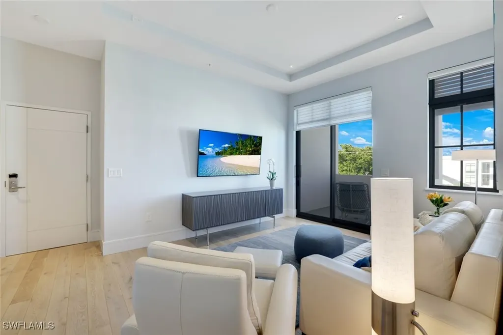 101 8th Street S Naples FL 34102