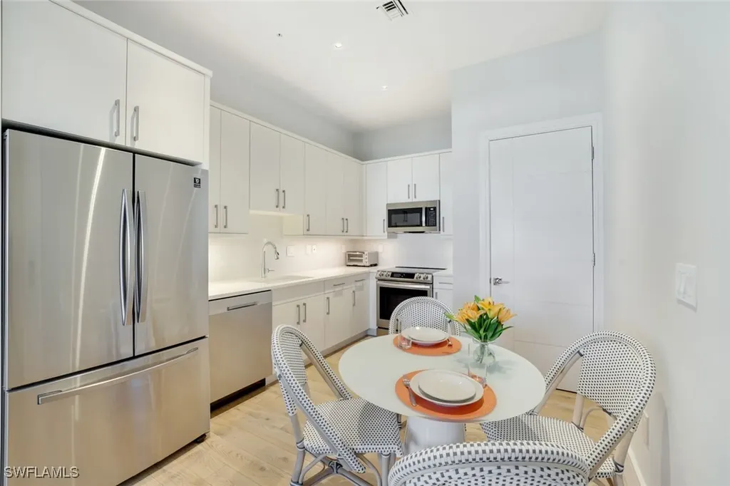 101 8th Street S Naples FL 34102