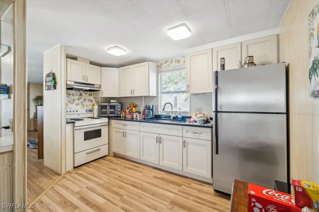 455 Cape Florida Way Naples FL 34104