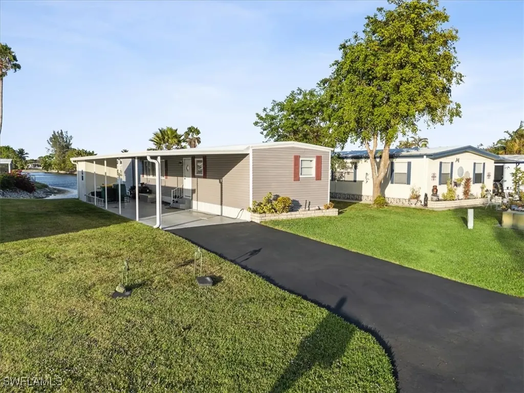 455 Cape Florida Way Naples FL 34104