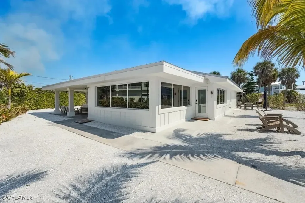 2740 N Beach Road Englewood FL 34223