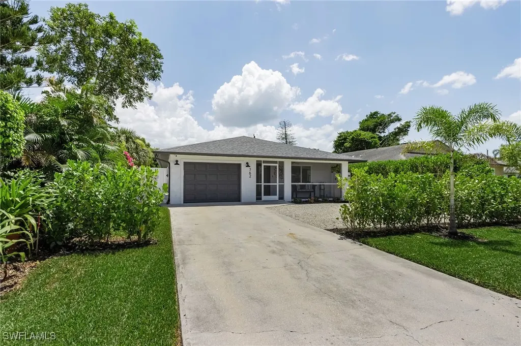 762 103rd Avenue N Naples FL 34108