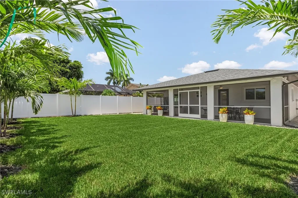 762 103rd Avenue N Naples FL 34108