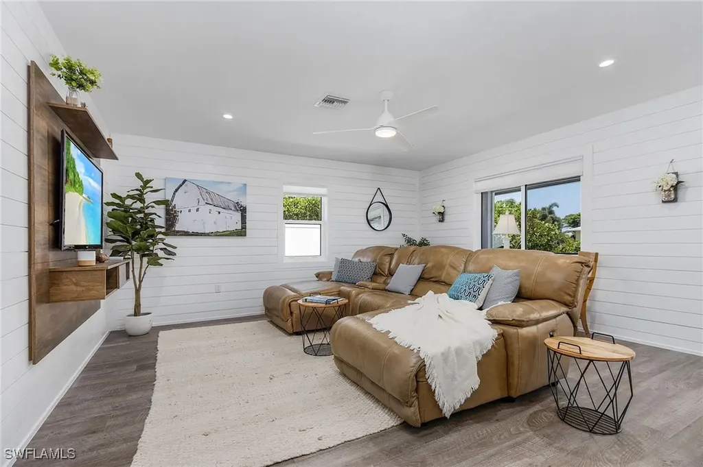 762 103rd Avenue N Naples FL 34108