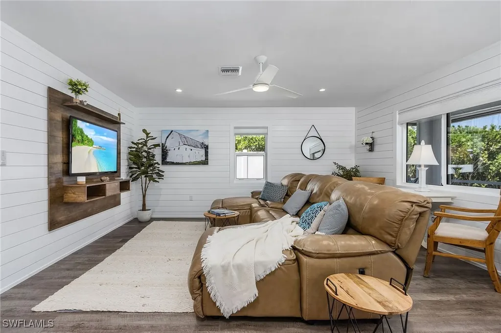 762 103rd Avenue N Naples FL 34108