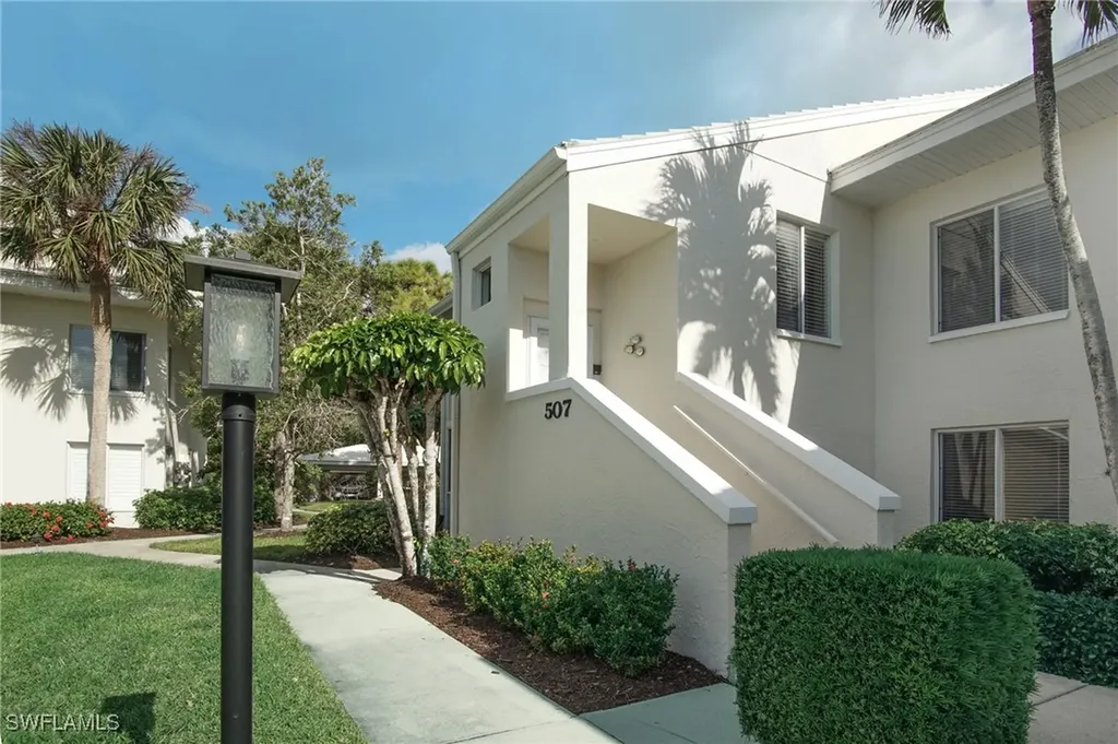788 Willowbrook Drive Naples FL 34108
