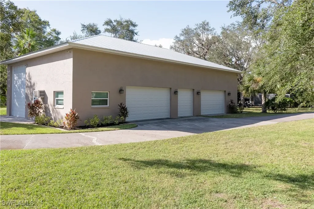 14200 Duke Highway Alva FL 33920