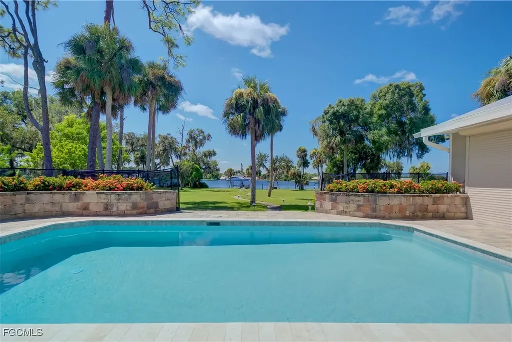 14200 Duke Highway Alva FL 33920