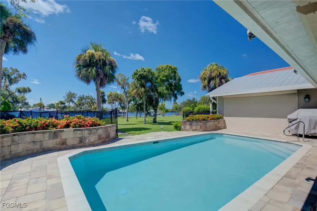 14200 Duke Highway Alva FL 33920