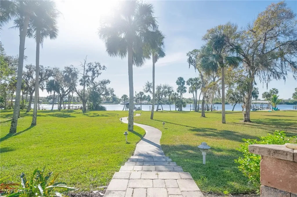 14200 Duke Highway Alva FL 33920