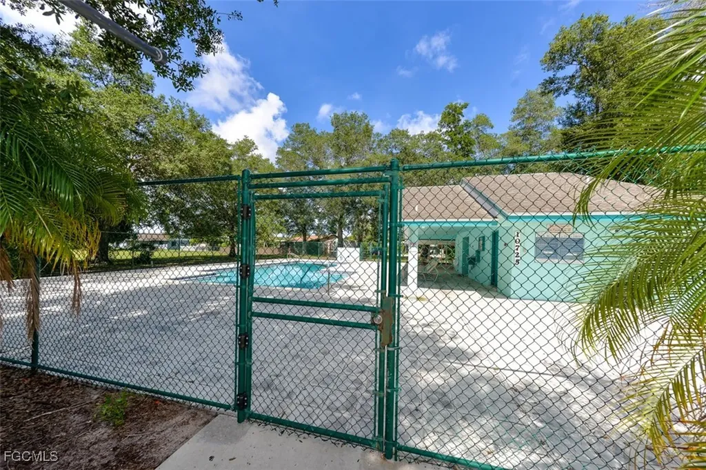 10736 Lemontree Court Lehigh Acres FL 33936