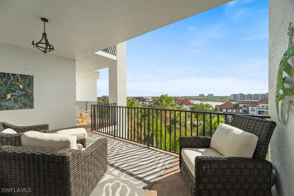 700 La Peninsula Boulevard Naples FL 34113