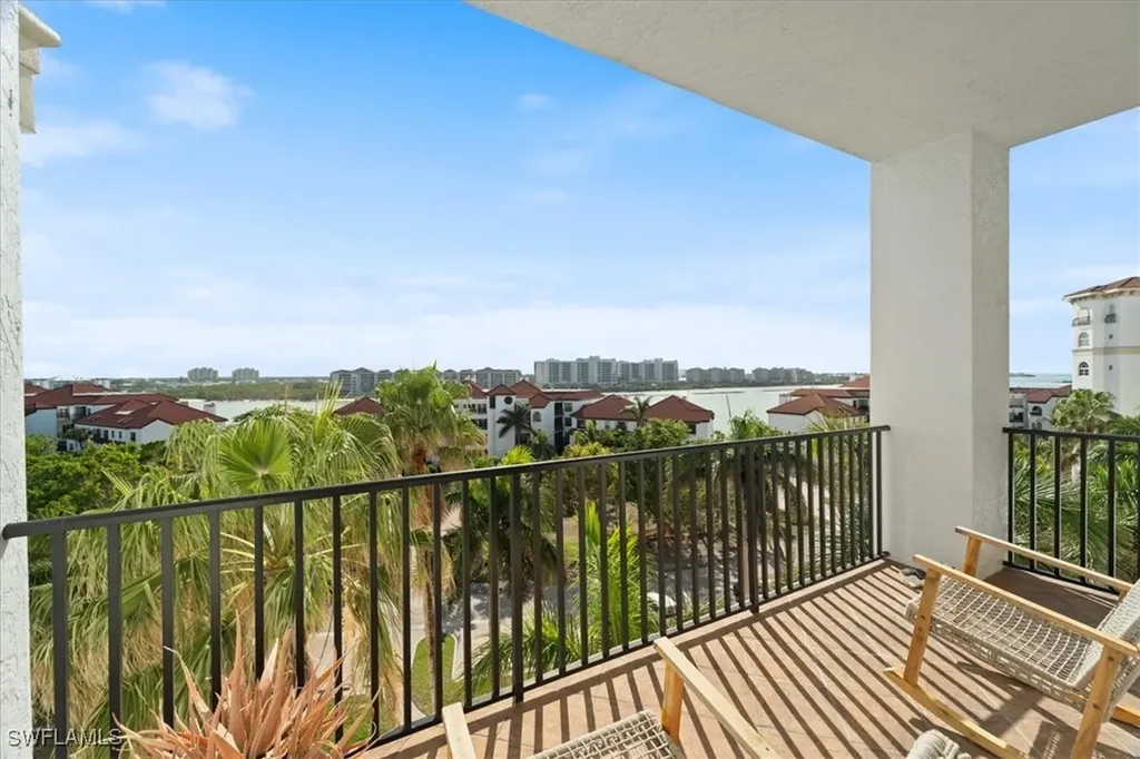 700 La Peninsula Boulevard Naples FL 34113