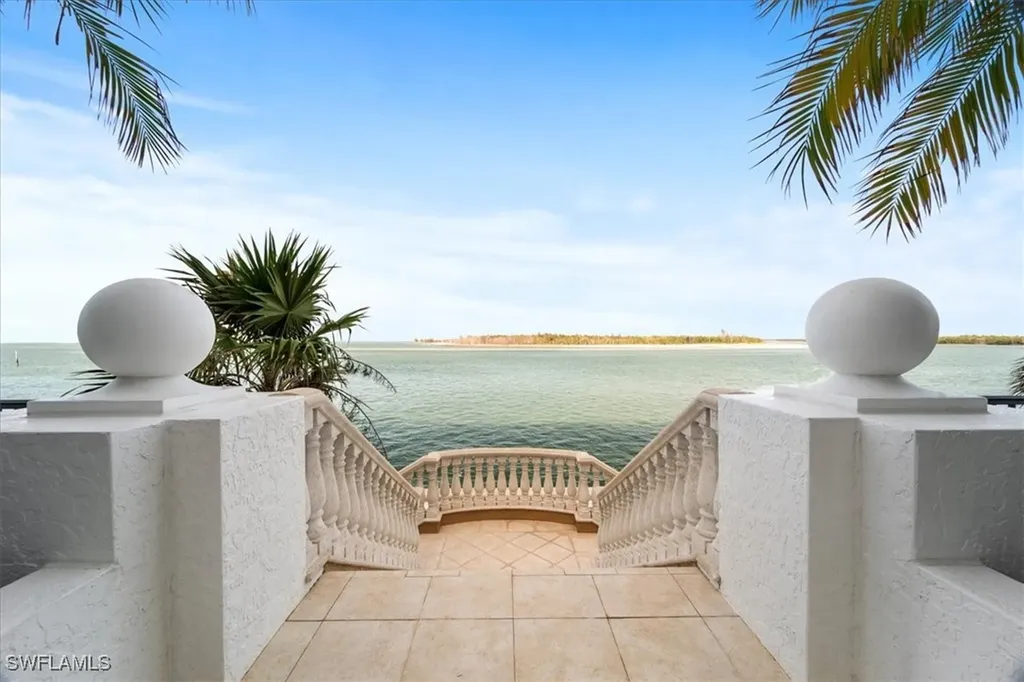 700 La Peninsula Boulevard Naples FL 34113