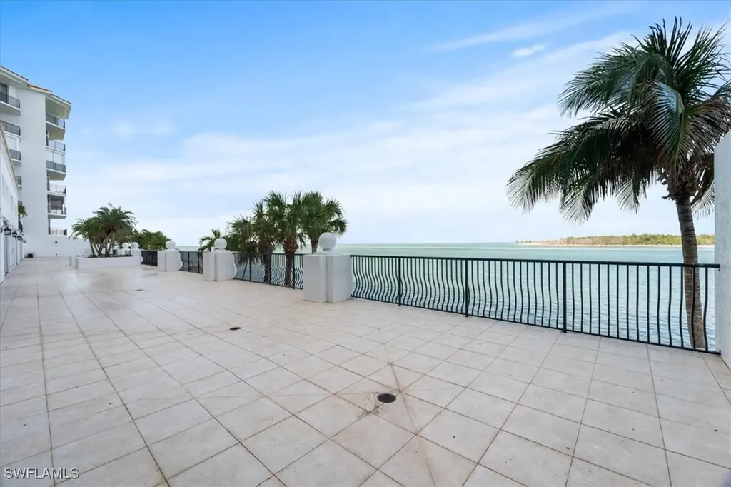 700 La Peninsula Boulevard Naples FL 34113
