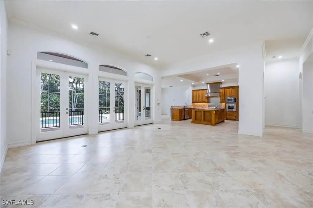 3110 Crayton Road Naples FL 34103