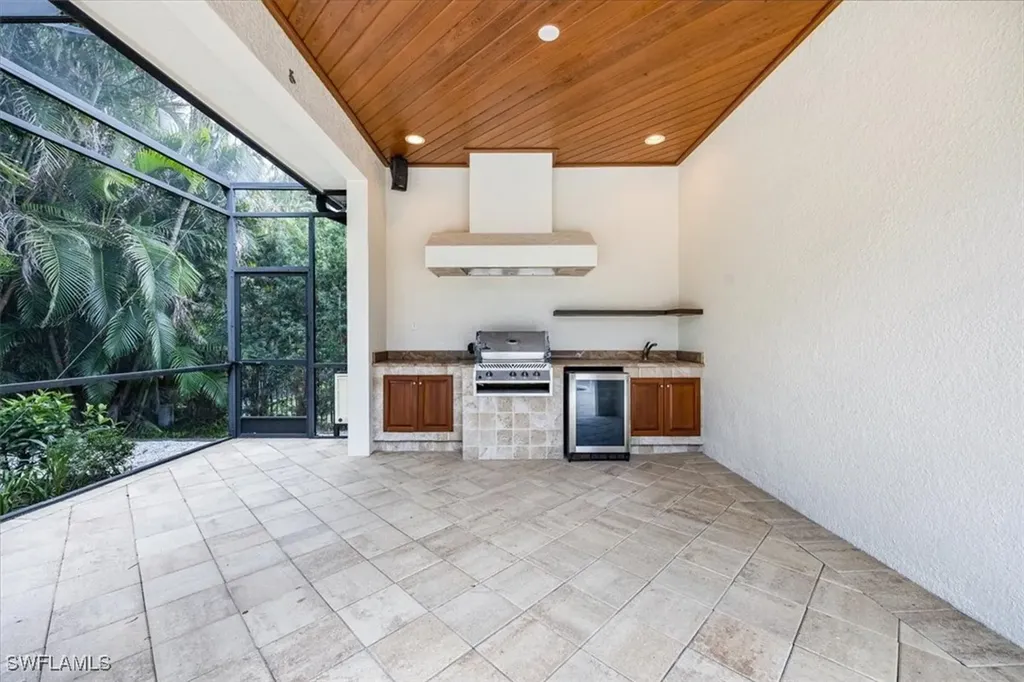 3110 Crayton Road Naples FL 34103