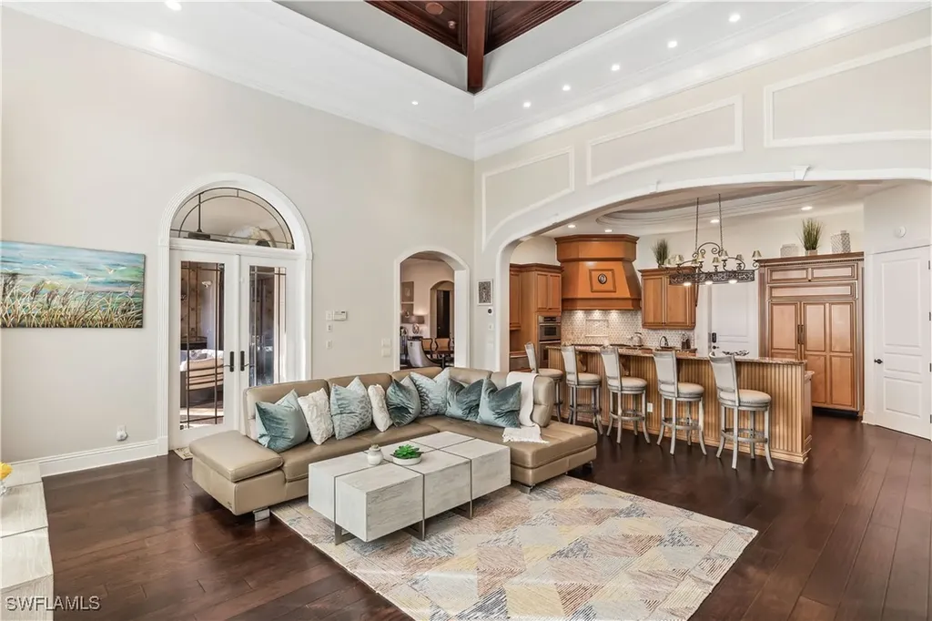 280 Egret Avenue Naples FL 34108