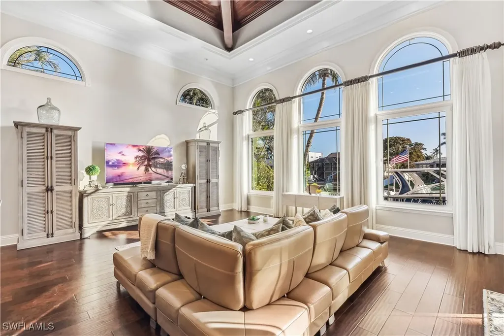 280 Egret Avenue Naples FL 34108