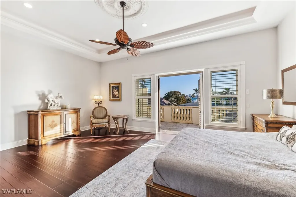 280 Egret Avenue Naples FL 34108