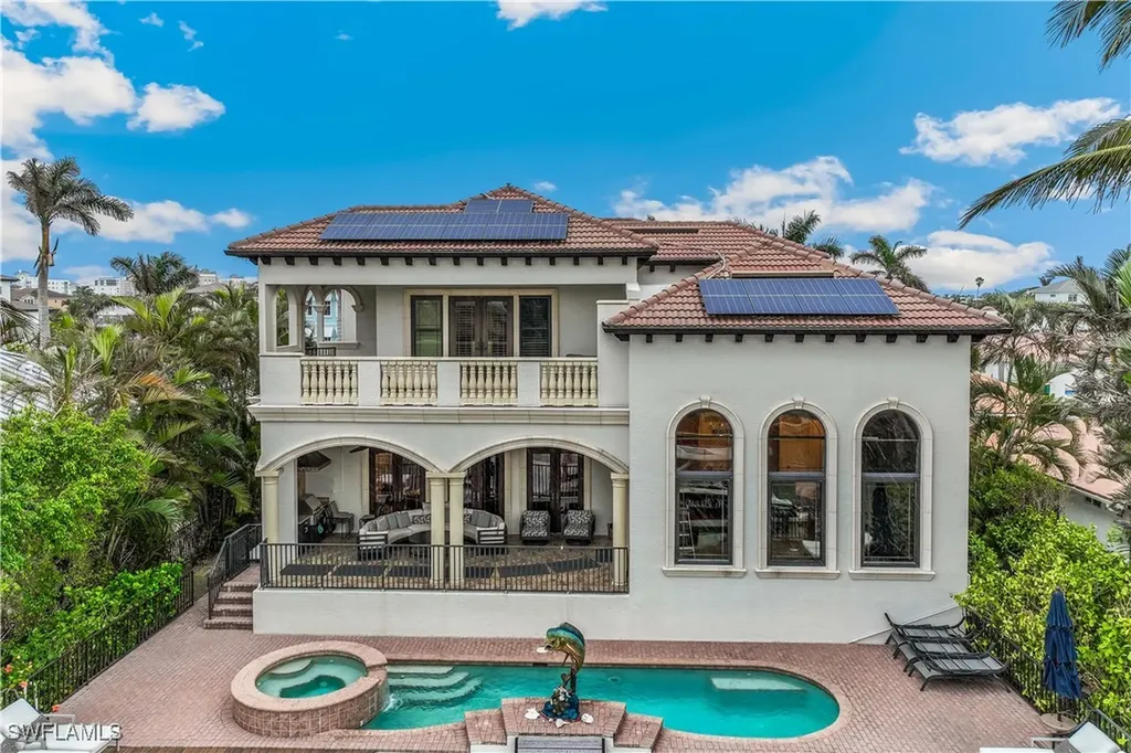 280 Egret Avenue Naples FL 34108