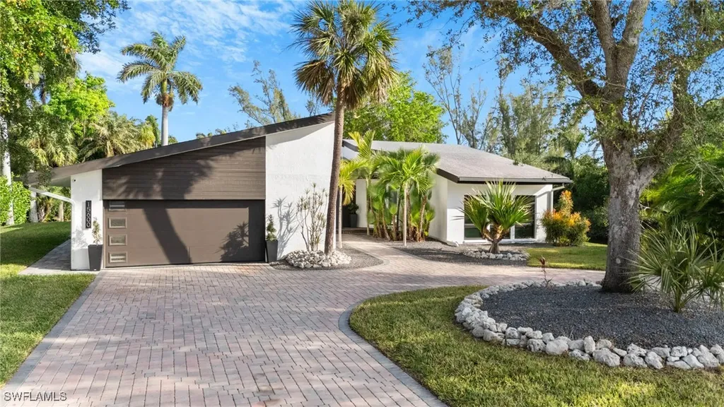 15600 Light Blue Circle Fort Myers FL 33908