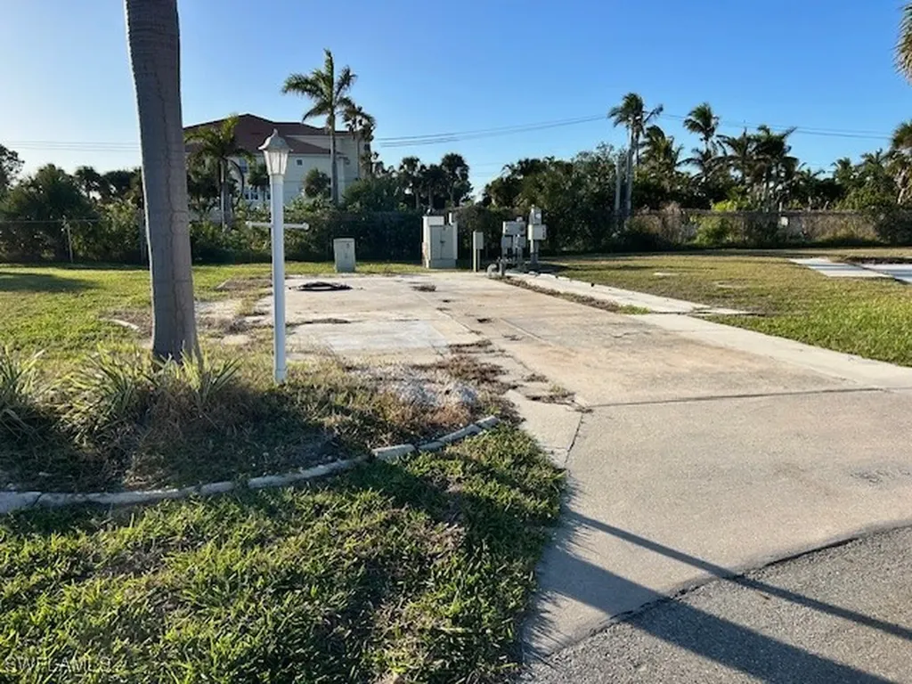 19681 Summerlin Road 596 Fort Myers FL 33908