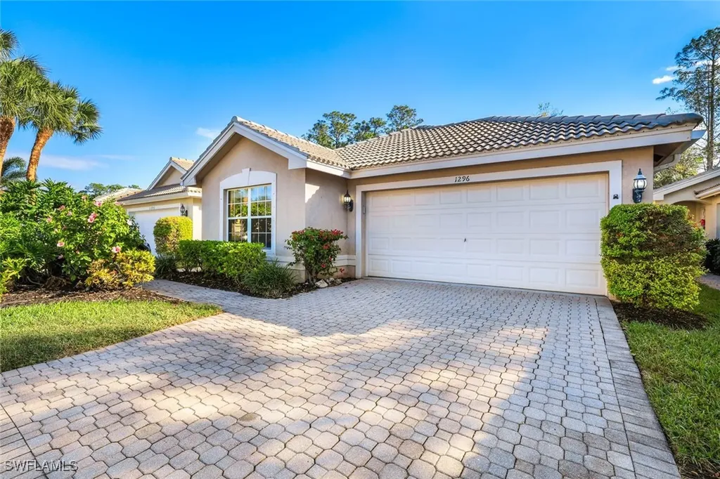 1296 Barrigona Court Naples FL 34119