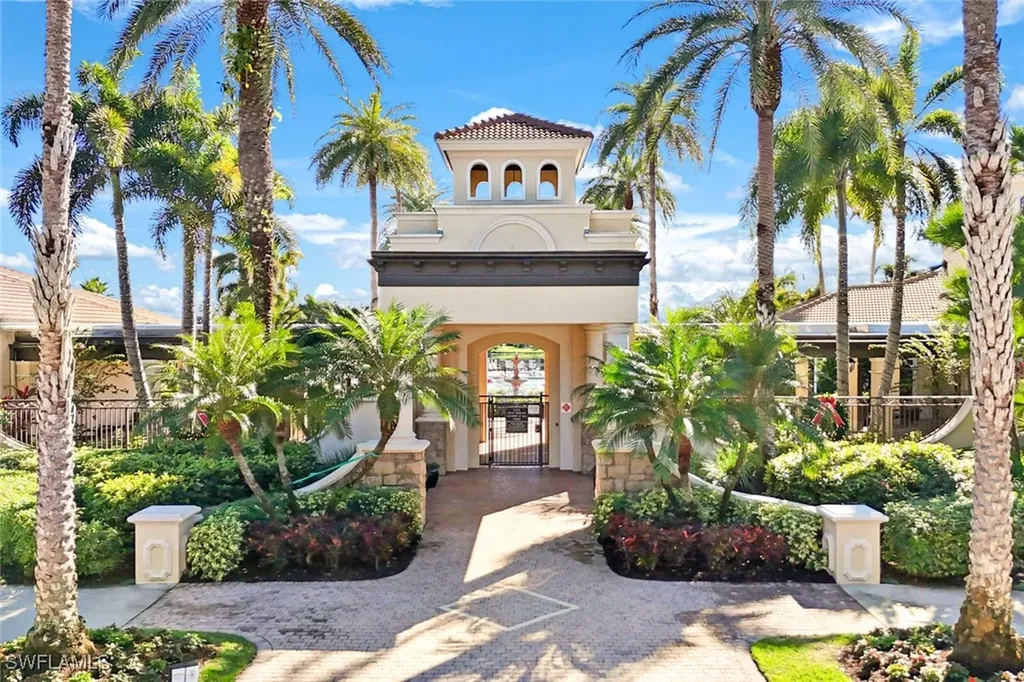 1296 Barrigona Court Naples FL 34119