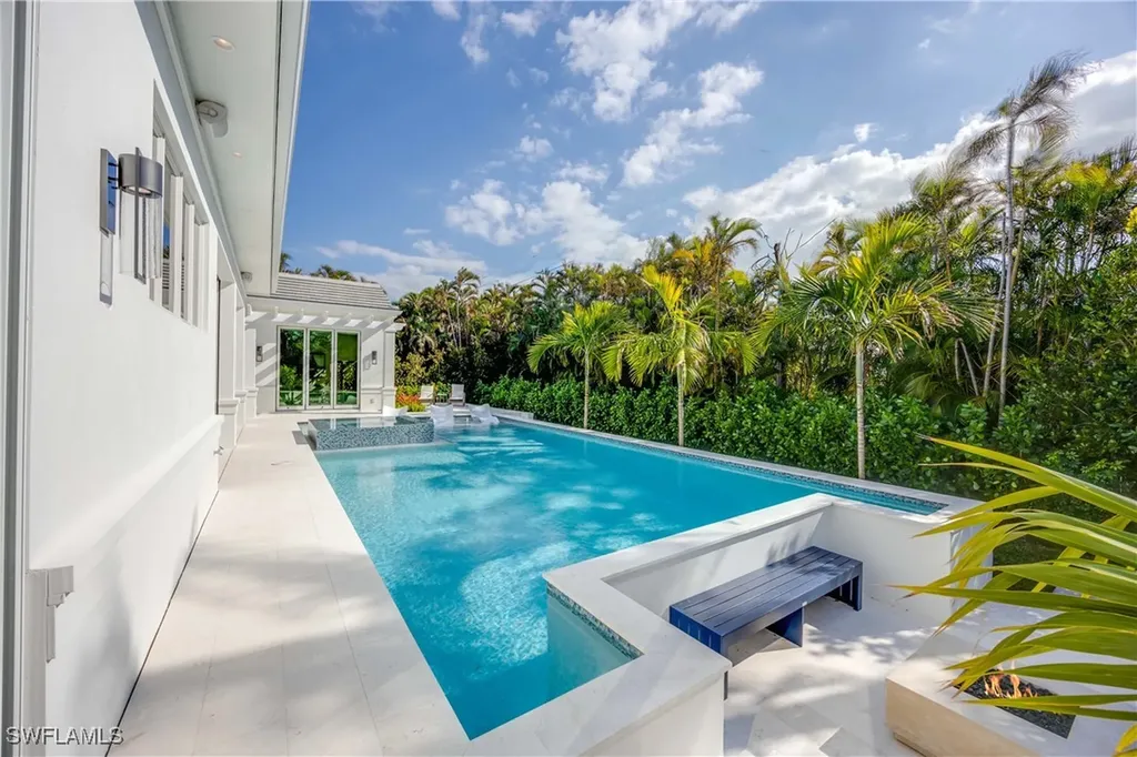 696 Fountainhead Lane Naples FL 34103