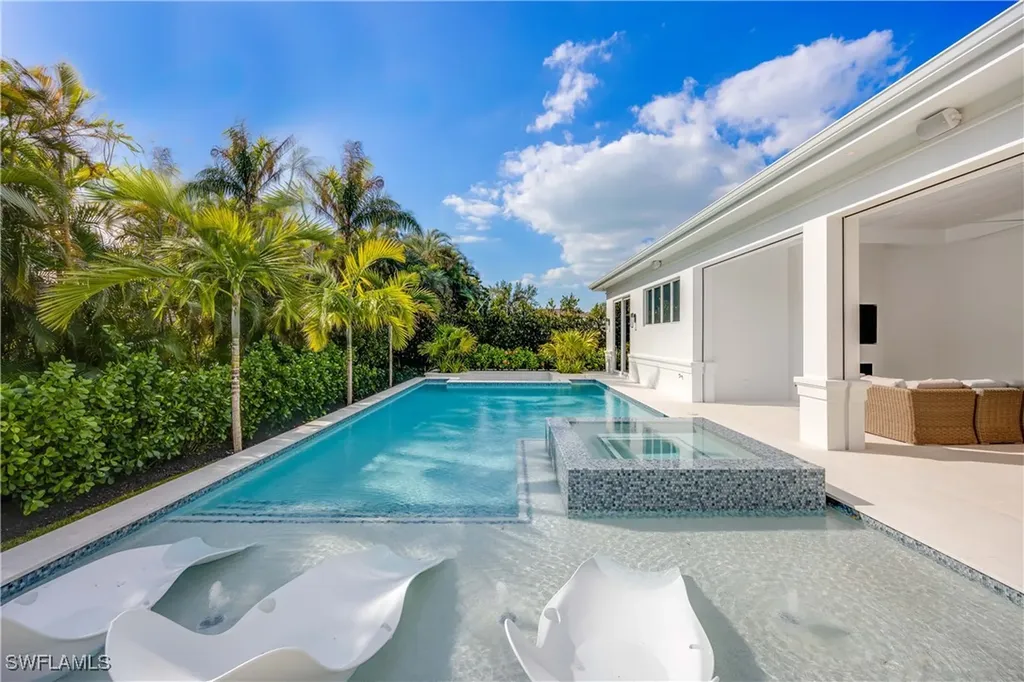 696 Fountainhead Lane Naples FL 34103