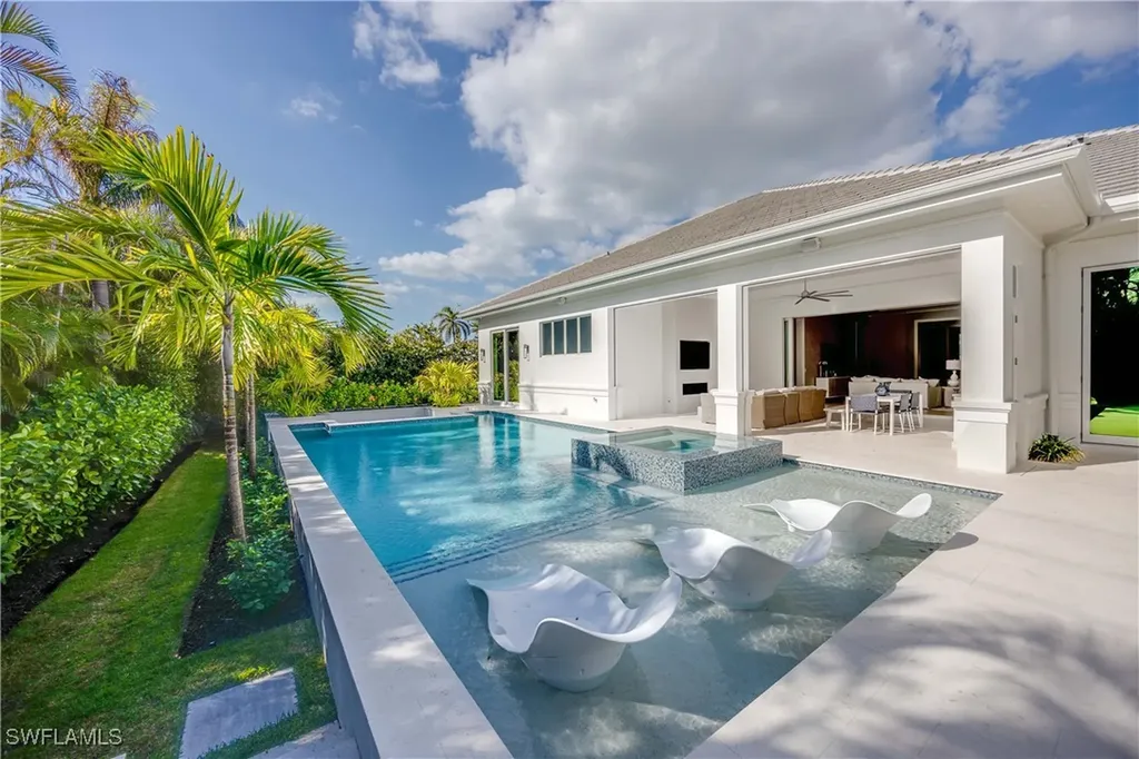 696 Fountainhead Lane Naples FL 34103