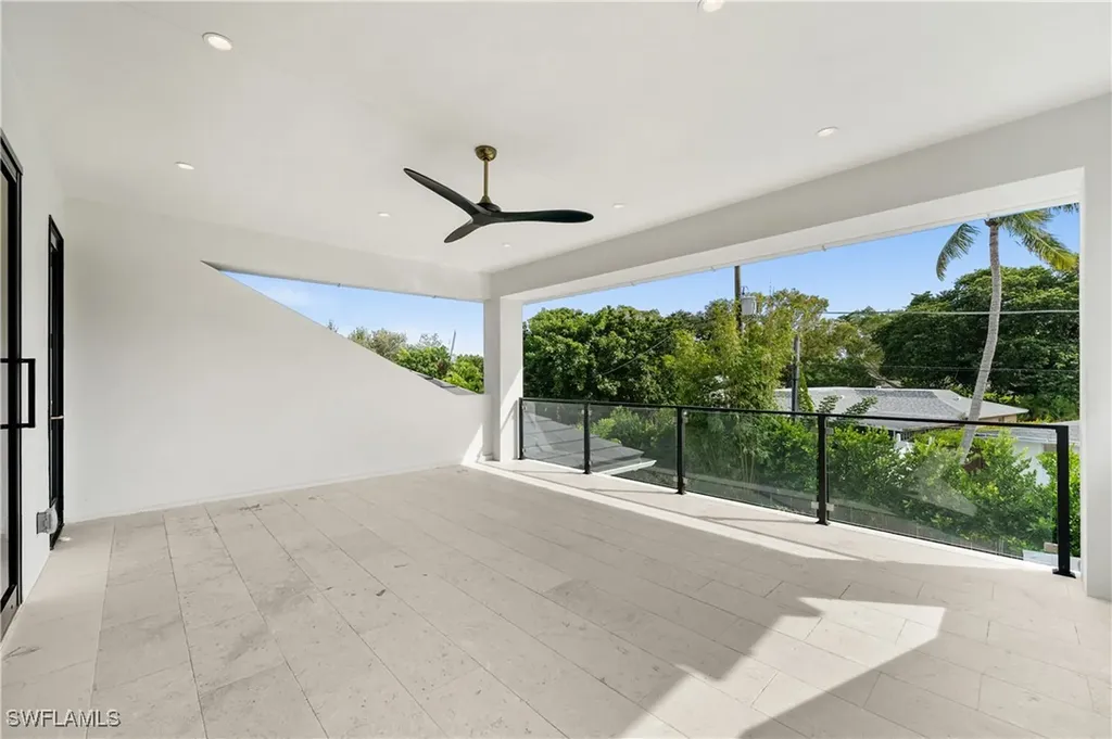1120 10th Avenue N Naples FL 34102