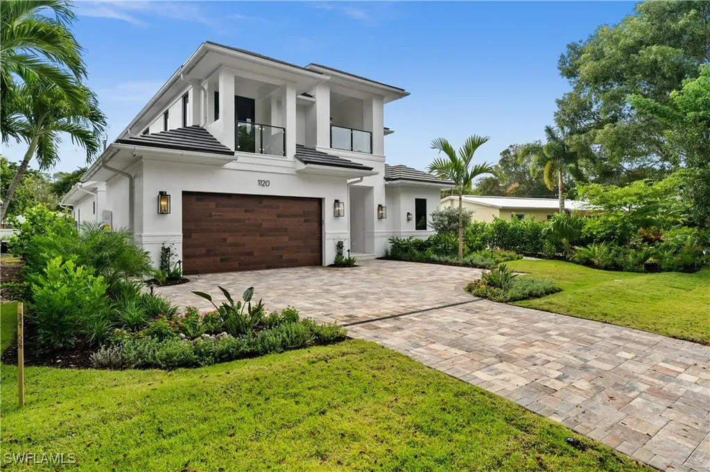 1120 10th Avenue N Naples FL 34102