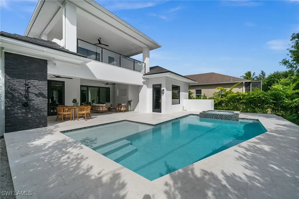 1120 10th Avenue N Naples FL 34102