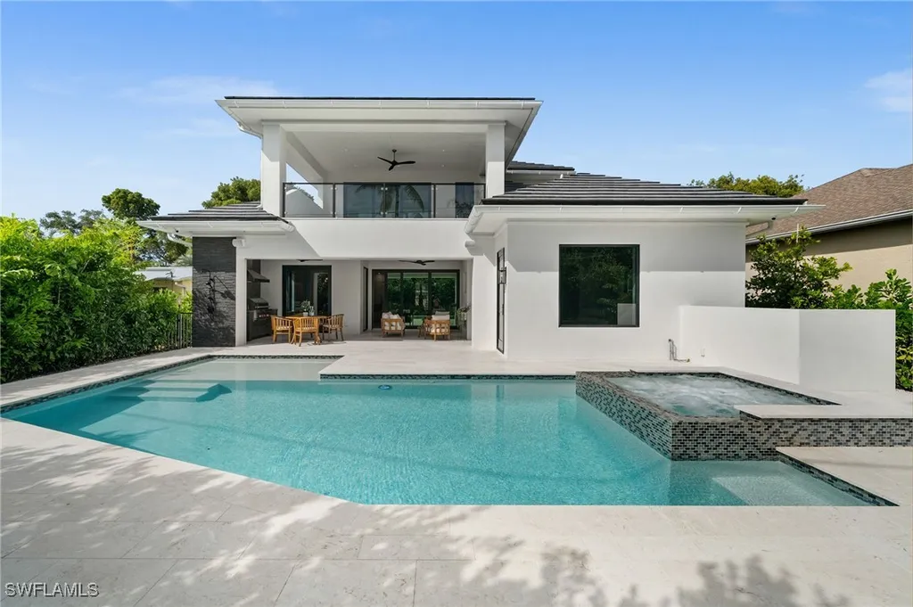 1120 10th Avenue N Naples FL 34102