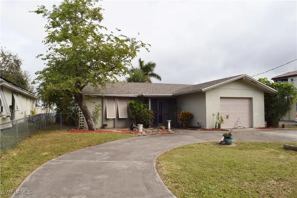 2026 Bahama Avenue Fort Myers FL 33905